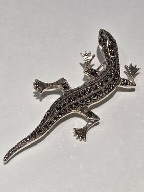 Sterling Silver Lizard Brooch Pin - Decorative Reptile Accent